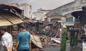 Cháy chợ ở Đồng Tháp, thiệt hại hàng tỉ đồng