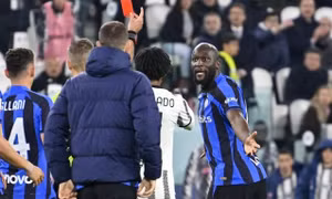 Lukaku cứu Inter trong trận derby Italy 3 thẻ đỏ