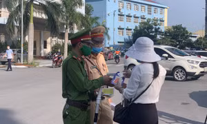 Nghiêm túc thực hiện việc đội MBH khi tham gia giao thông 