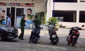 Vợ tử vong, chồng rơi từ tầng 15 chung cư ở TPHCM