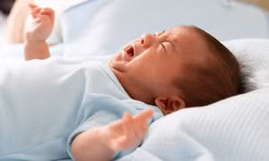 Cách giúp trẻ giảm khó chịu khi bị đầy hơi