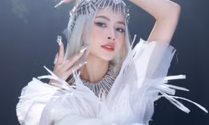 Chi Pu có gì để 'đạp gió' ở Trung Quốc?