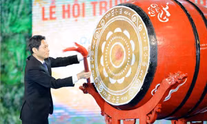 Tưng bừng khai mạc Lễ hội truyền thống Bạch Đằng 2023