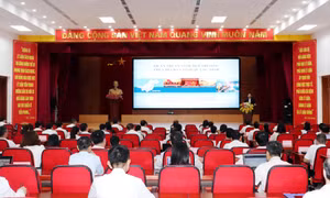 Bí thư Tỉnh ủy Nguyễn Xuân Ký giảng dạy chuyên đề cho học viên lớp cao cấp lý luận chính trị