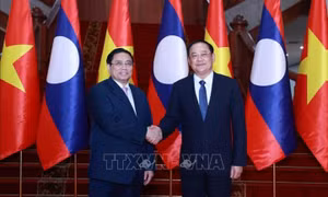 Thủ tướng Phạm Minh Chính gặp Thủ tướng Lào Sonexay Siphandone