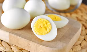 Trứng có nhiều tác dụng nhưng ai không nên ăn?