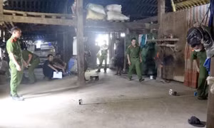 Dùng dao chém vợ con rồi tự sát trong phòng ngủ