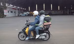 Những thói quen điều khiển, sử dụng xe máy làm tốn nhiều xăng