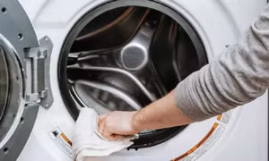 Mẹo tẩy vết mốc trên quần áo đơn giản, hiệu quả