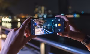 Cuộc đua 'nhìn ban đêm' trên camera điện thoại