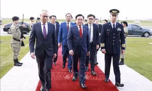 Chủ tịch Quốc hội Vương Đình Huệ bắt đầu thăm chính thức Cộng hòa Đông Uruguay