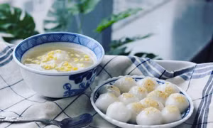 Tại sao Tết Hàn thực không thể thiếu bánh trôi, bánh chay?