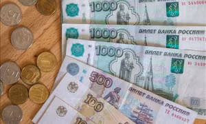 Đồng ruble của Nga giảm xuống mức thấp nhất kể từ tháng 4/2022
