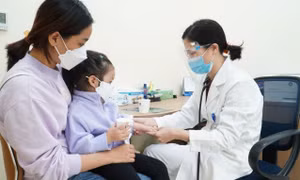 Biến chứng nguy hiểm khi từ chối dùng kháng sinh trị thủy đậu