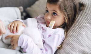 Hướng dẫn theo dõi và chăm sóc trẻ mắc Covid-19 tại nhà