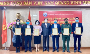 Trao giải Cuộc thi viết “Gia đình và phòng chống bạo lực gia đình” và Cuộc thi Sáng tác biểu trưng (logo) Sở Văn hóa - Thể thao tỉnh