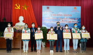 Bộ Tư lệnh Vùng Cảnh sát biển 1 tổ chức Cuộc thi “Em yêu biển, đảo quê hương” cho học sinh huyện Hải Hà (Quảng Ninh)
