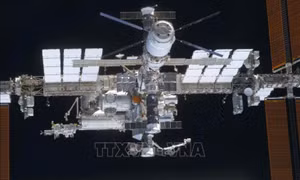 Trạm vũ trụ quốc tế ISS hạ thấp quĩ đạo để tránh rác vũ trụ