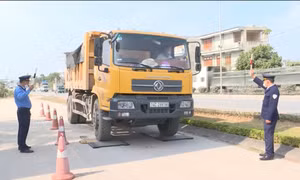 Tăng cường công tác xử lý xe quá tải trọng