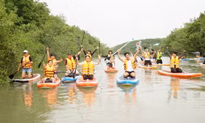 Mới lạ du lịch chèo thuyền đứng ở Cần Giờ