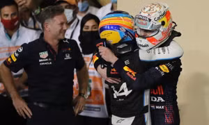 Tân vô địch F1 Verstappen thắng nghẹt thở ở Abu Dbahi