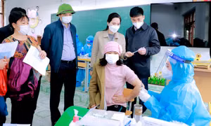 TX Đông Triều phấn đấu hoàn thành tiêm vắc xin phòng Covid-19 mũi 3 (đợt 1) vào ngày 2/1/2022