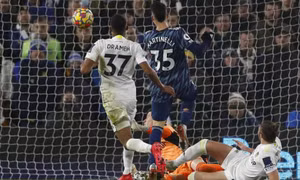 "Bắn hạ" chủ nhà Leeds United, Arsenal bay cao top 4 mùa Giáng sinh