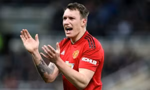 Rời M.U, Phil Jones gia nhập bến đỗ không ai ngờ đến?