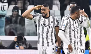 Juve báo giá đá tảng cho M.U