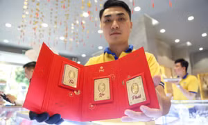 Bỗng lù lù đâu ra ông Thần Tài? Nếu lậm quá lại thành ra mê tín