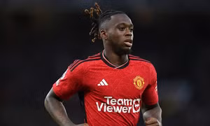 Ten Hag báo tin buồn về Wan-Bissaka