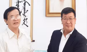 Đất nước ở gần bầu trời 