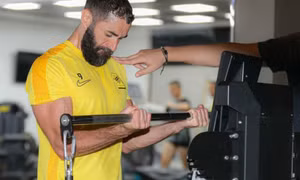 Benzema bị đuổi khỏi sân tập