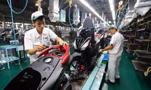 Thị trường xe máy cận Tết: Đồng loạt giảm giá, sức mua vẫn yếu