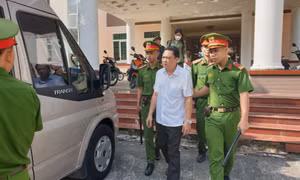 Bắt giám đốc văn phòng đăng ký đất đai tỉnh Hậu Giang