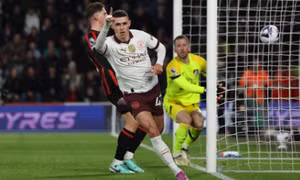 Man City áp sát Liverpool ở Ngoại hạng Anh