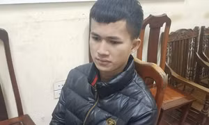 Thanh niên dương tính ma túy tông thẳng xe vào cảnh sát cơ động