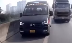 Phạt 5 triệu đồng tài xế xe khách đi vào làn khẩn cấp đường Vành đai 3