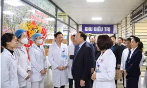 Đồng chí Bí thư Tỉnh ủy thăm, động viên, chúc Tết một số cơ quan, đơn vị, cá nhân trên địa bàn TP Hạ Long