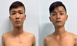 Bắt hai đối tượng cướp giật điện thoại của du khách nước ngoài