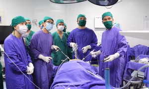 Hơn 5 tiếng chinh phục kỹ thuật khó nhất trong nội soi ổ bụng cứu bệnh nhân ung thư tụy