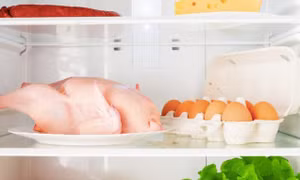 Thịt gà thừa sau Tết có thể bảo quản trong tủ lạnh bao lâu?