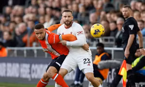 M.U tổn thất lớn, Ten Hag xác nhận hung tin sau trận thắng Luton