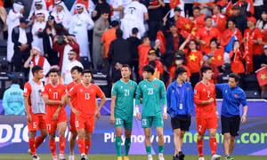 Tuyển Việt Nam: HLV Troussier 'tổng kết' gì năm hết Tết đến?