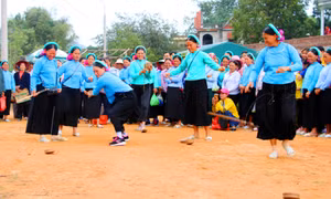 Nét đẹp đánh quay đầu xuân của người Sán Chỉ ở Bình Liêu 