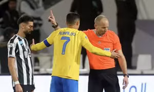 Ronaldo nguy cơ bị treo giò hai trận