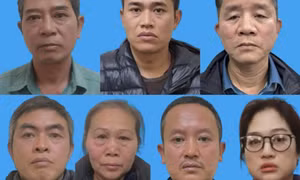 Băng nhóm bảo kê lập nơi buôn bán sát chợ đầu mối Long Biên bị bắt