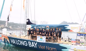 Đội đua thuyền buồm Ha Long Bay, Viet Nam về đích
