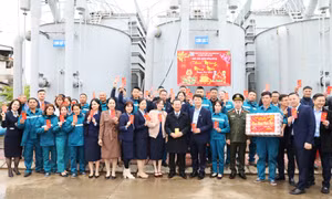 Chủ tịch UBND tỉnh Cao Tường Huy thăm, động viên các lực lượng trực Tết tại TP Hạ Long