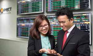 VN-Index vượt mốc 1.200 điểm phiên đầu năm Giáp Thìn